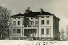 Budynek CSDOO w Słupi Wielkiej w 1954 r.