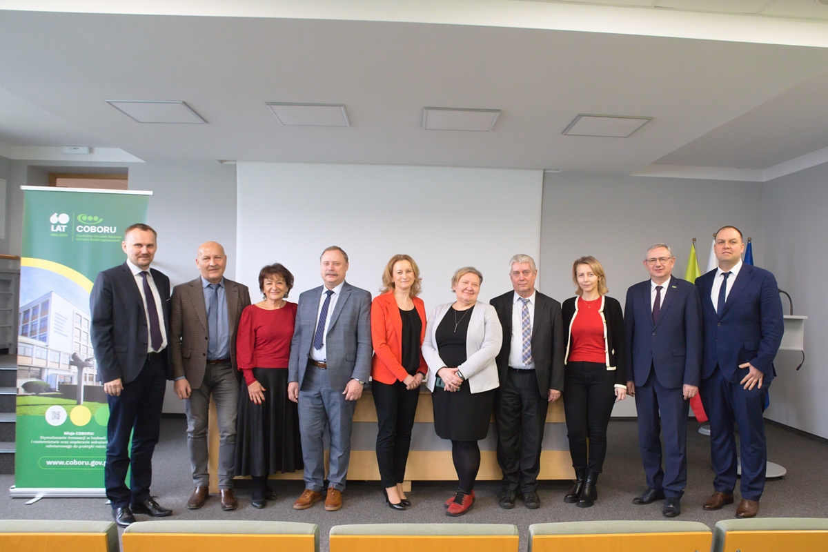 Zdjęcie wspólne członków Komisji