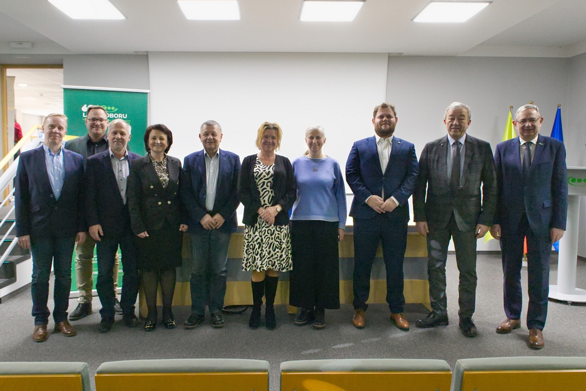 Zdjęcie wspólne członków Komisji