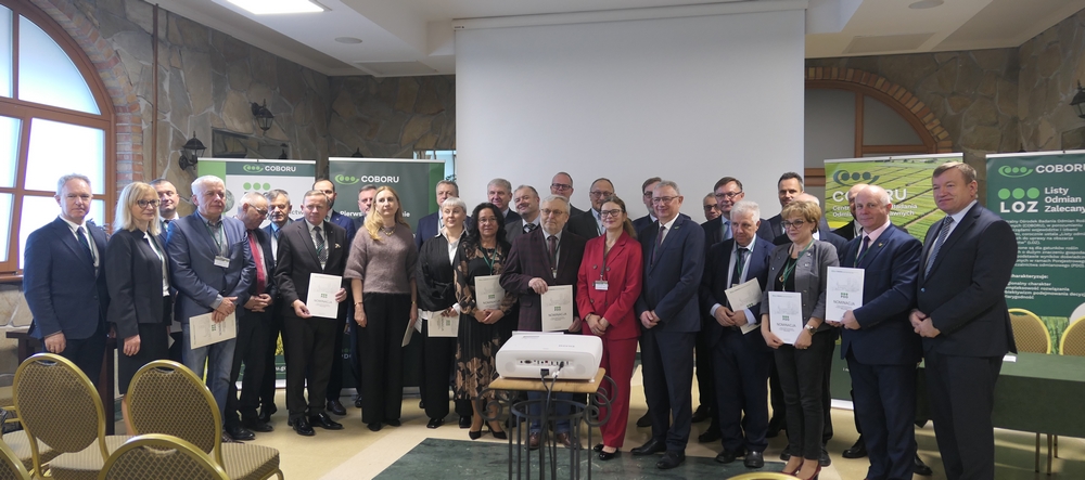 Na zdjęciu Stoją członkowie komisji PDO