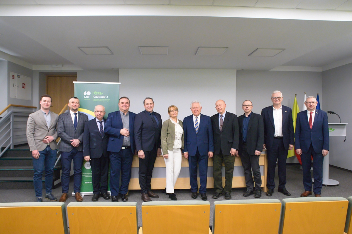 Zdjęcie wspólne członków Komisji