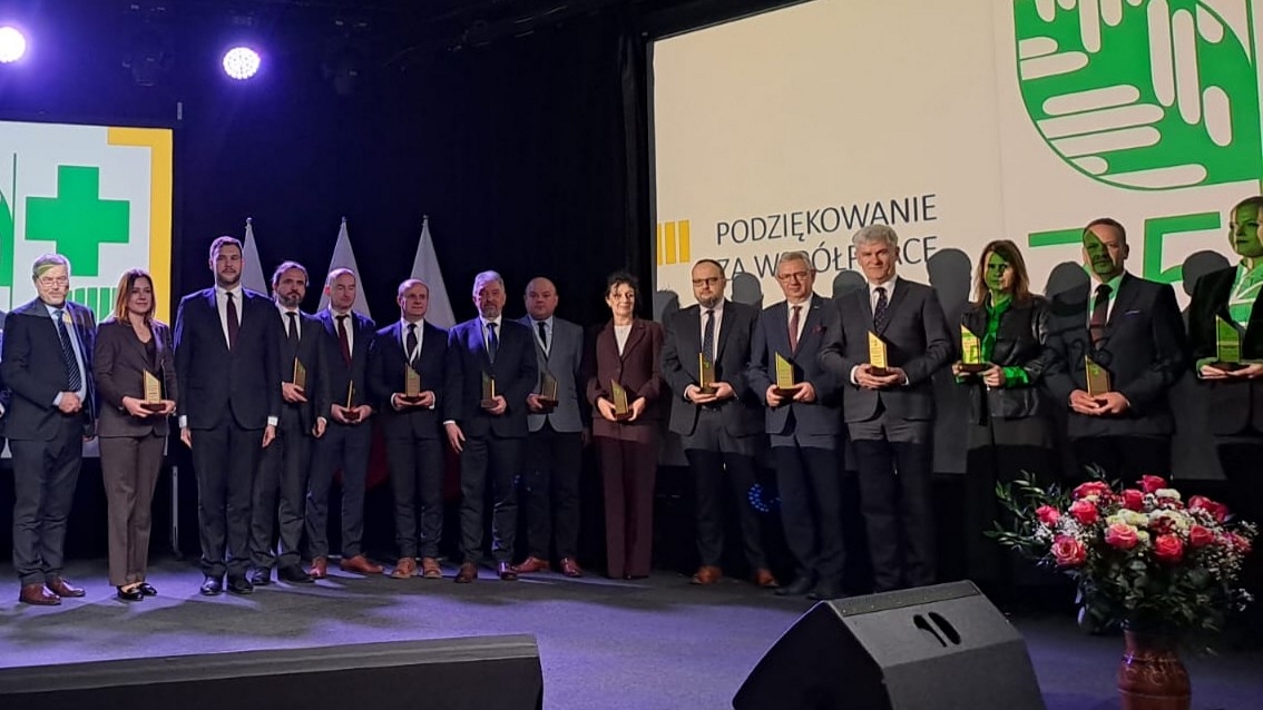 Zdjęcie wspólne członków Komisji